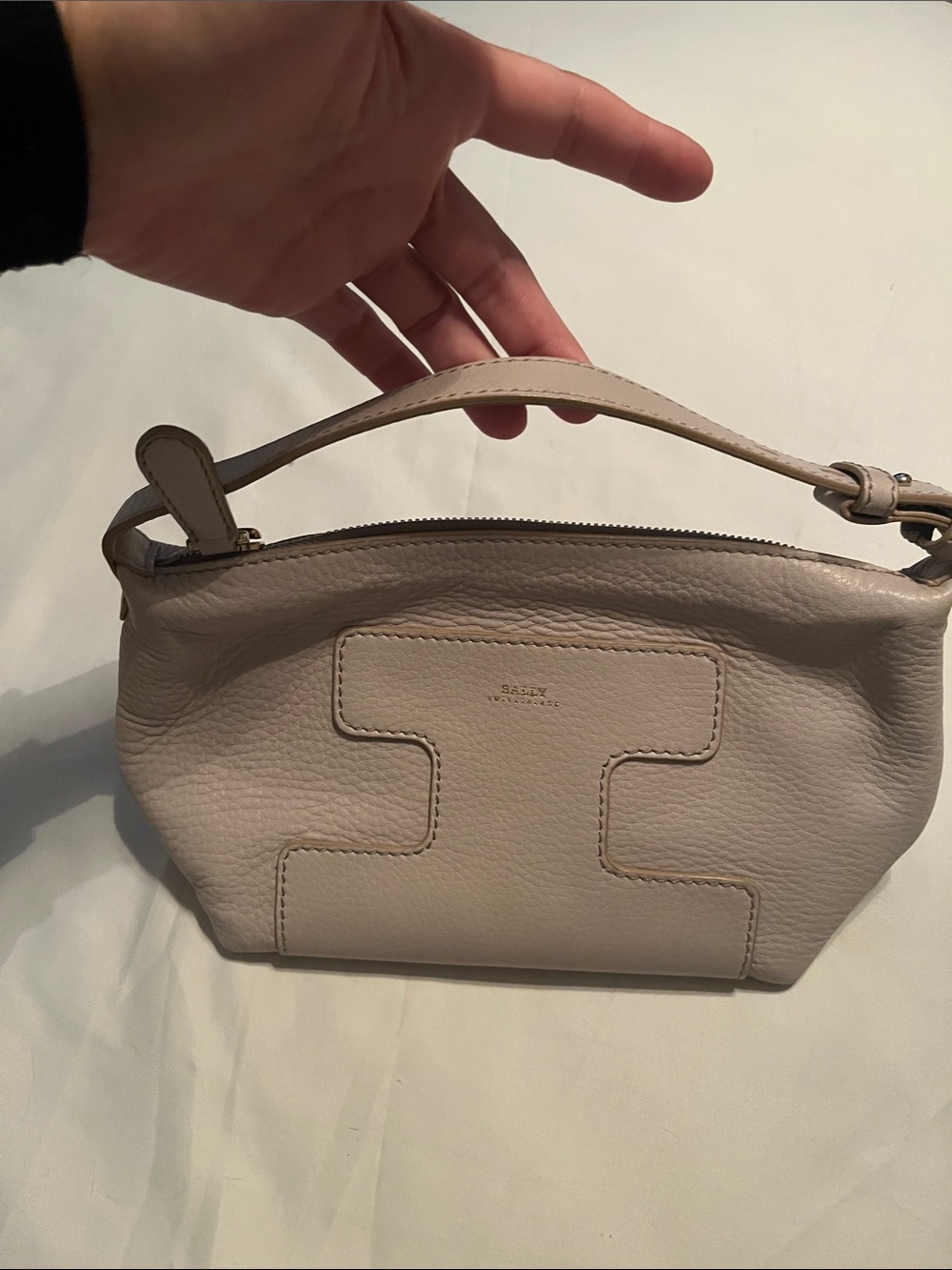 Ballys women’s Pebbled Leather Wristlet Clutch in Light Taupe - Picture 3 of 10